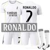 2526 Ne. 7 Nový domácí dres Ronalda pro Real Madrid