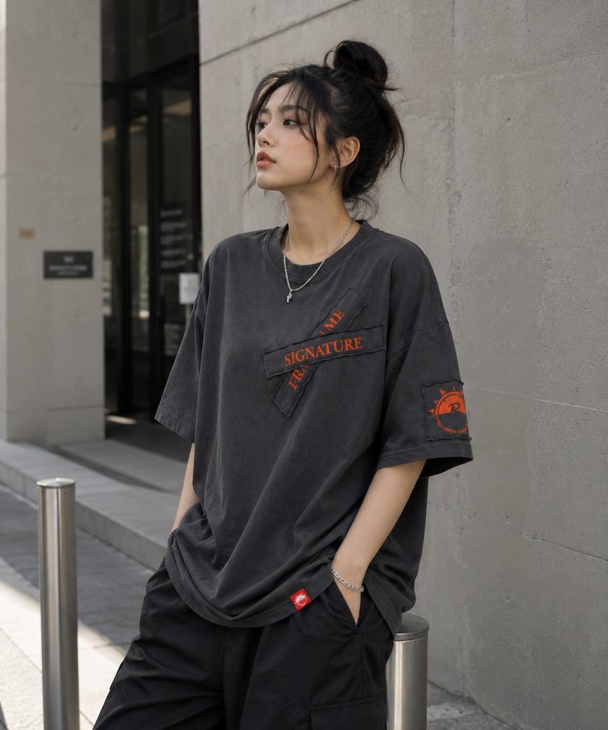 Seuteijial Signature Frame Pigment Short Sleeve T-Shirt [Charcoal]
