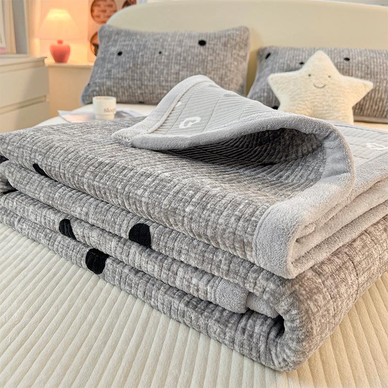 Zimní silný mléčný sametový přehoz na postel, tatami rohož s bavlněným kang přehozem, protiskluzová matrace, hřejivé prostěradlo z korálového sametu