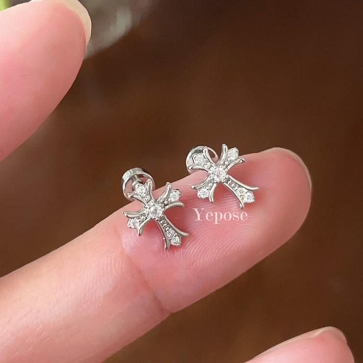 

Кохлеарные серьги-пусеты из хряща уха: Трендовые, Универсальные и Стильные Серьги для Женщин