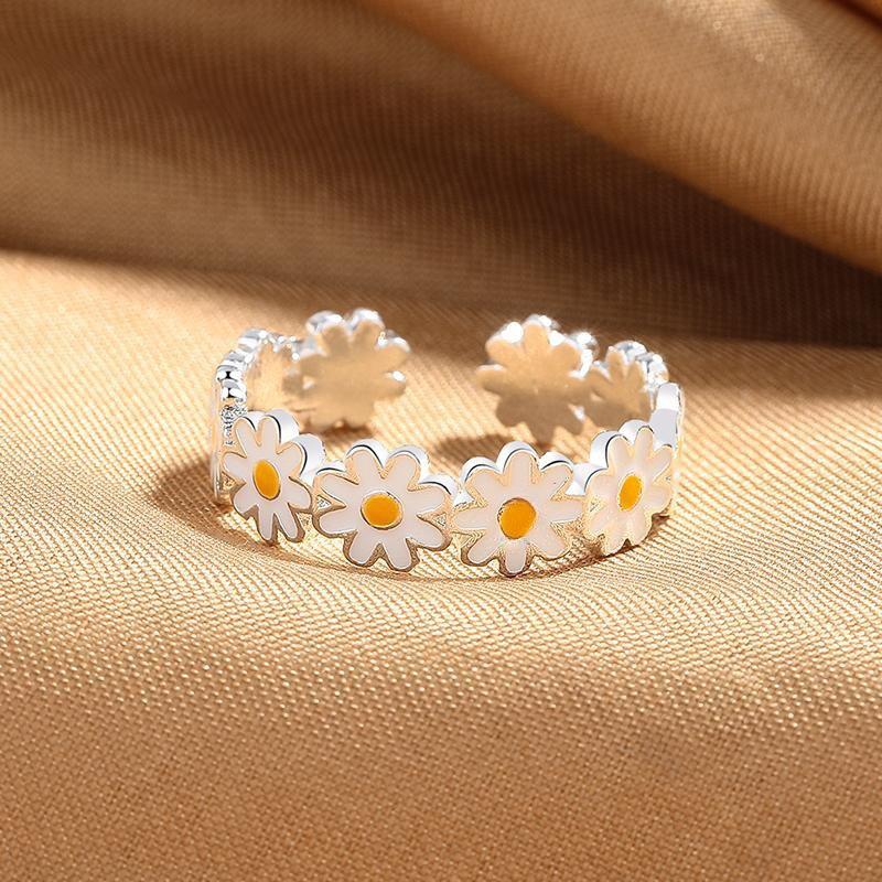 Silver-Plated Daisy Flower Open Ring for Women - Elegant High-End Design