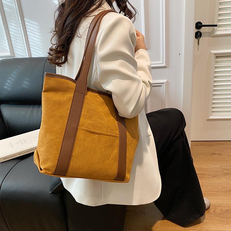 Ins Contemporary Style Womens Tote Bag Large Capacity With Soft Pu Material And Lining Polyester