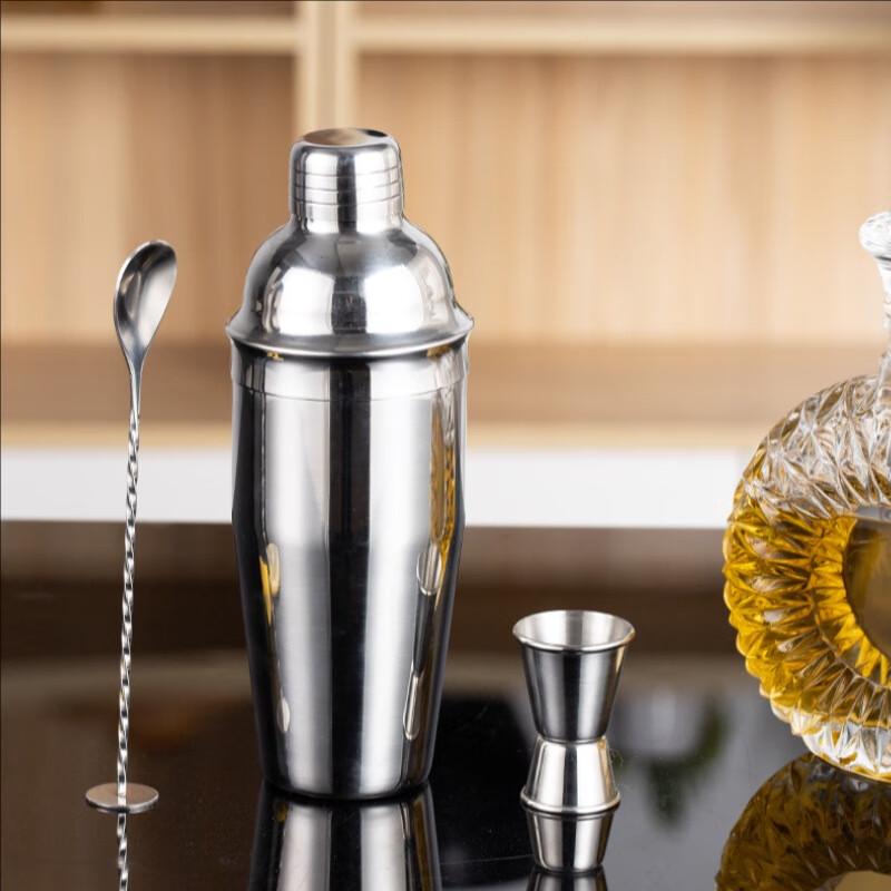 

Cocktail Shaker Set