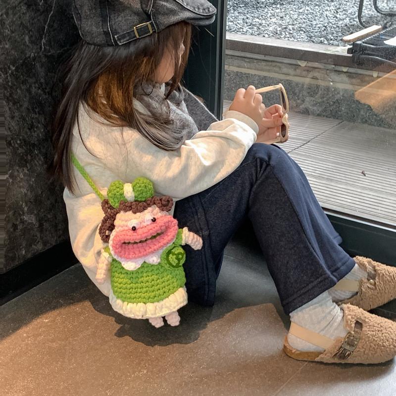 Delightful Mouth Large Doll Crossbody Bag For Kids With Vibrant Colors And Style Playful