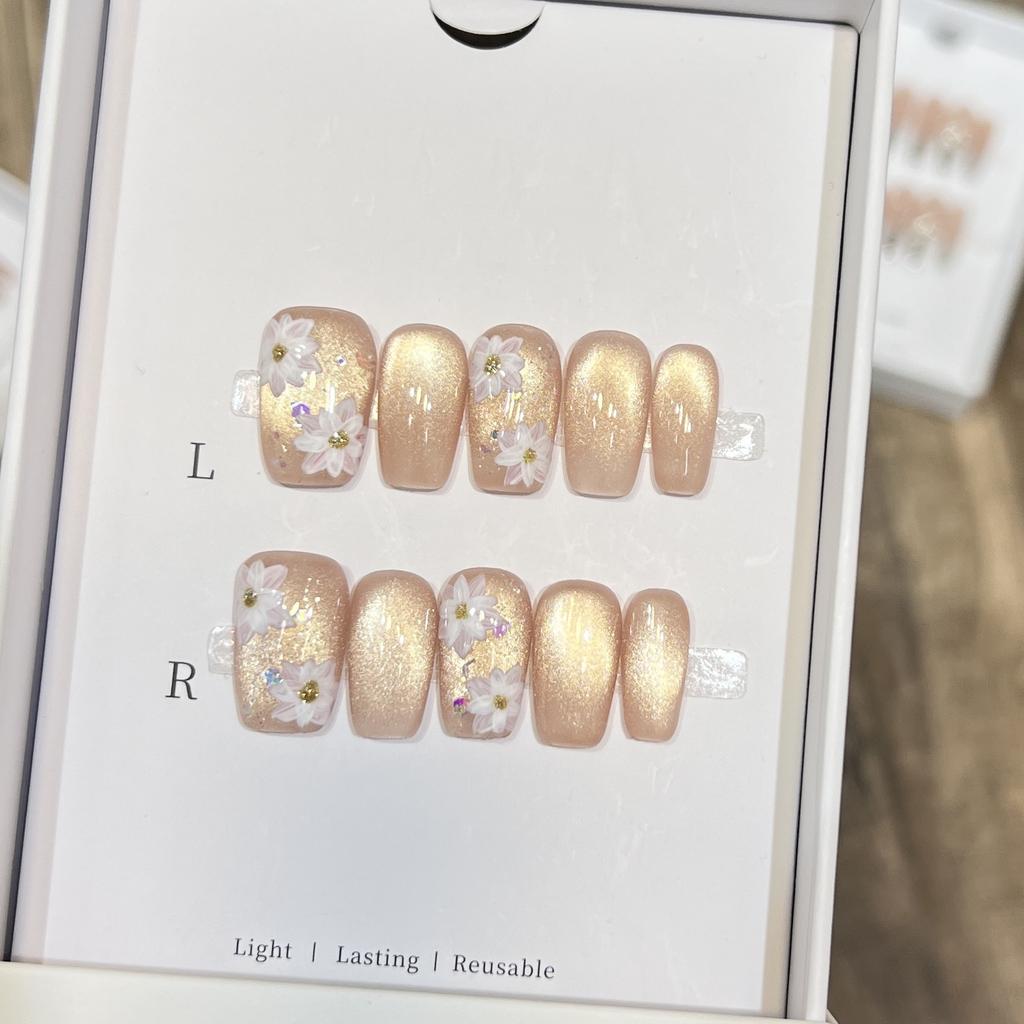 Hand-woven Armor High-end Simple Glass Bead Cat Eye Hand-painted Flower Cute Nail Art Daily Short Style