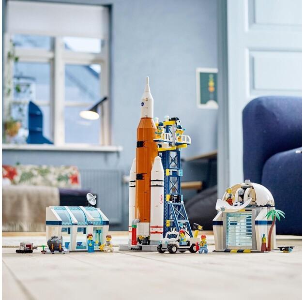 LEGO City 60351 Rocket Launch from the Cosmodrome