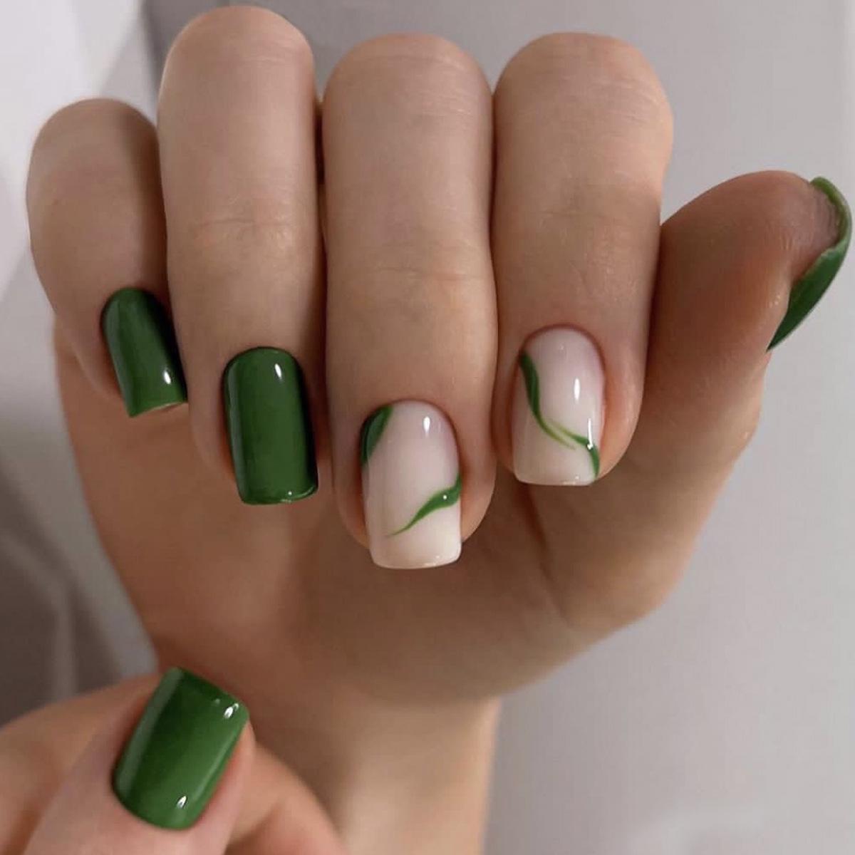 

Green Striped French Nail Art Patches - Ready-to-Wear Fake Nails