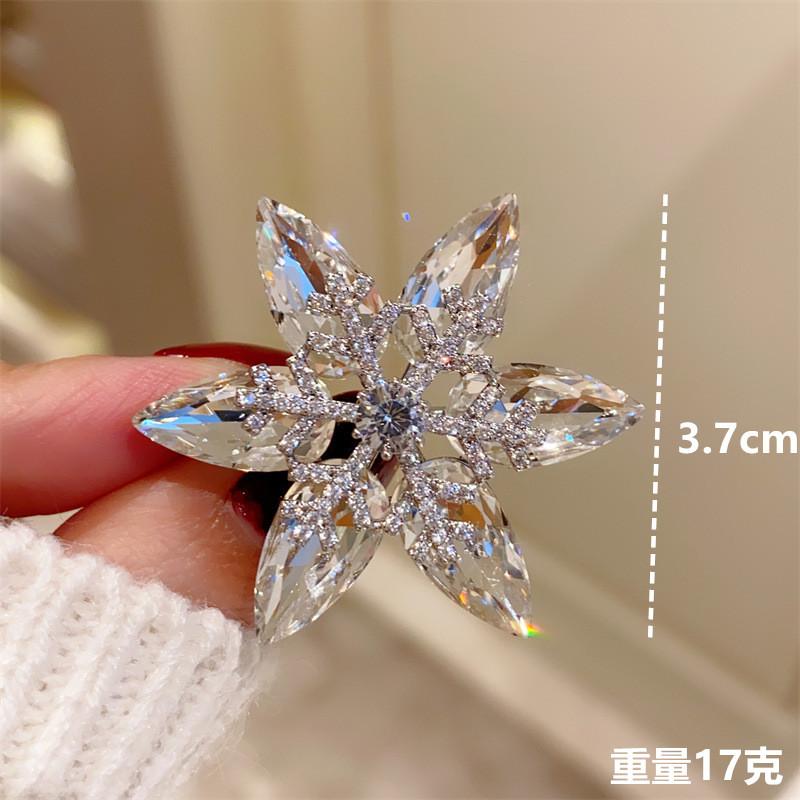 New Shiny K9 Crystal Snowflake Brooch Brooch Niche Light Luxury Temperament Zircon Suit Pin