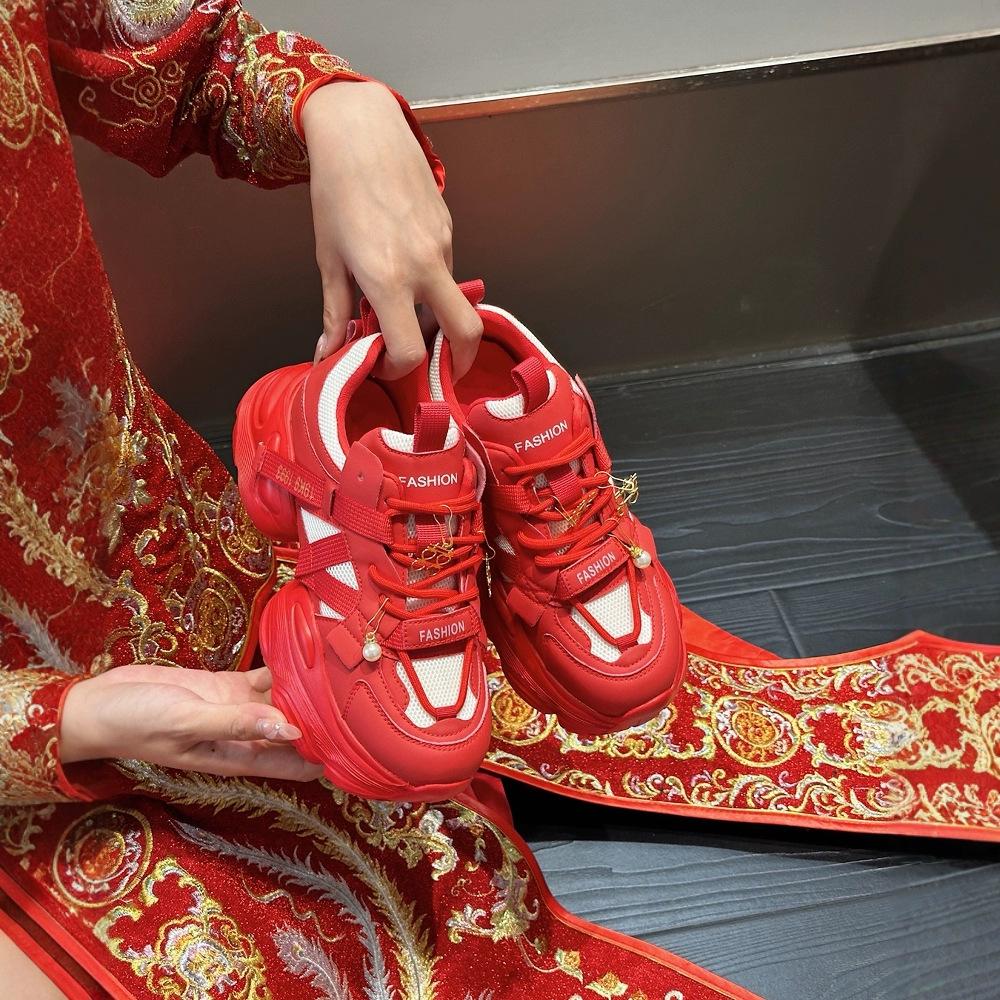 Pantofi sport de piele pentru femei, stil ins, la modă 2025, noi, mici, versatili, cu talpă groasă, roșii, sport și casual, pentru cuplu, pantofi de nuntă