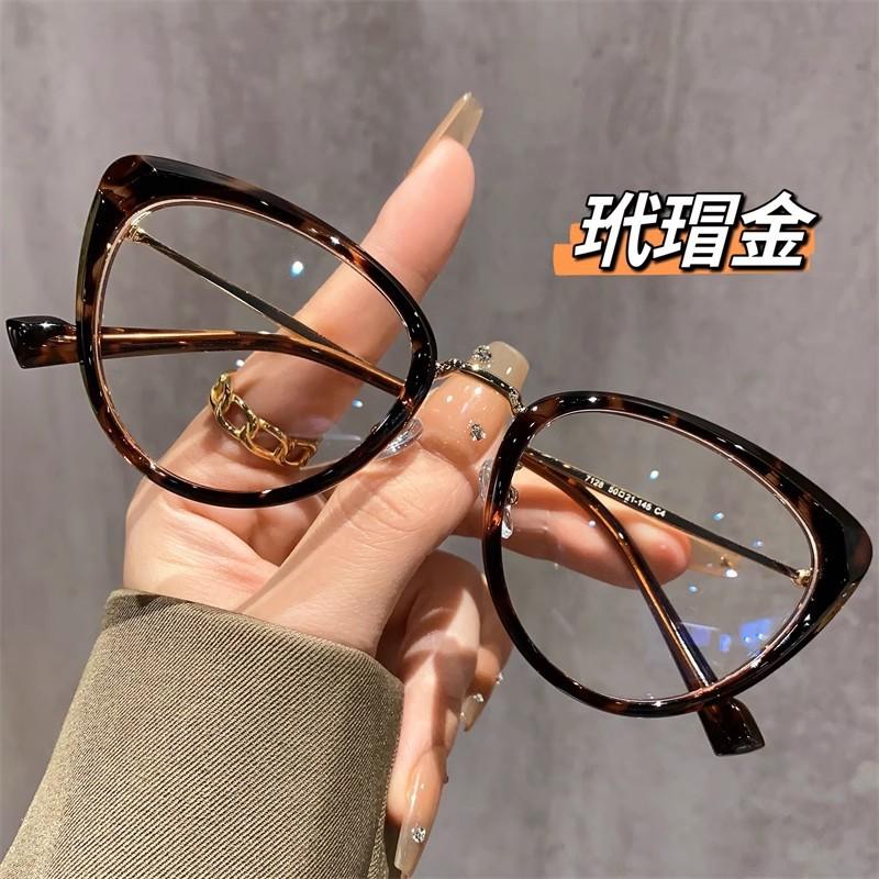 

Cold tea-colored cat-eye glasses for women with nearsightedness, available with blue light protection, flat lenses, large frame, and a natural look Tortoiseshell Gold 【No