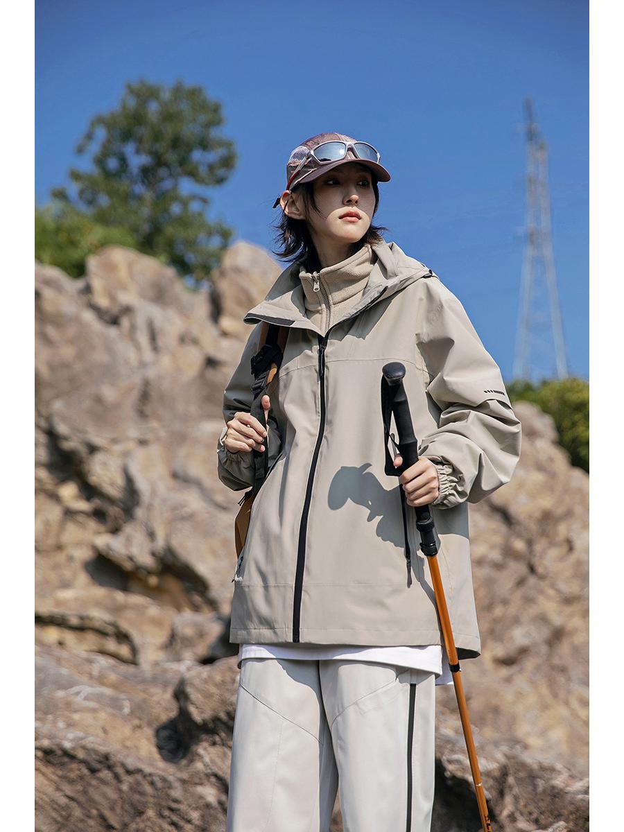 

Unisex High-Quality 3-in-1 Storm Jacket: Windproof, Waterproof, Perfect for Autumn/Winter Outdoor Hiking and Mountain Climbing. 4XL
