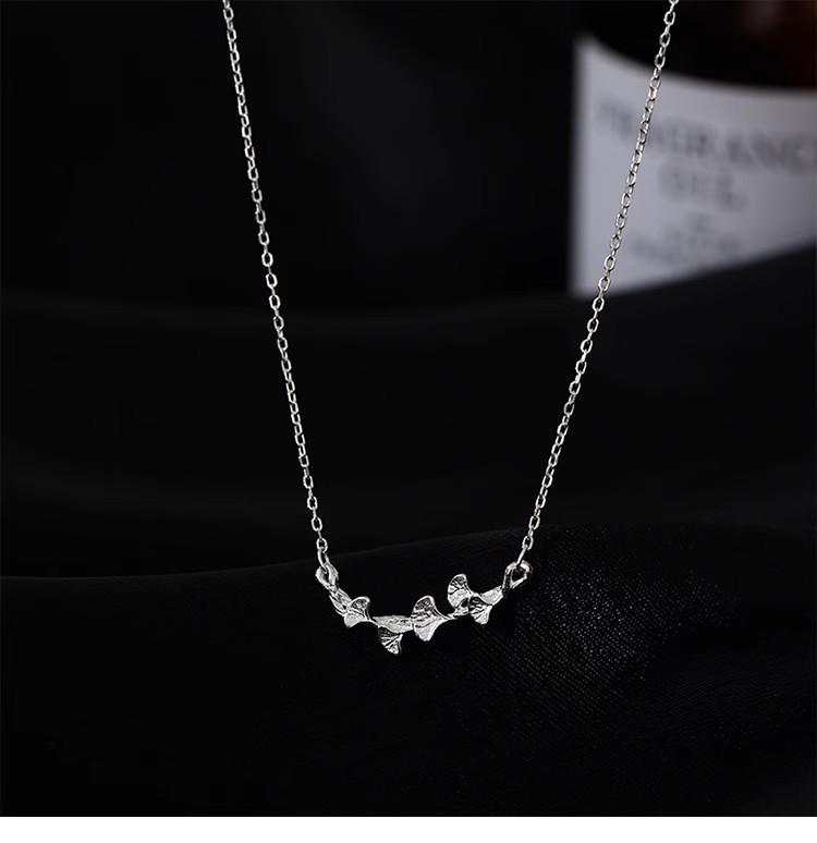 Necklace Female Year Apricot Leaves Light Luxury Premium Valentine's Day Gift for Girlfriend