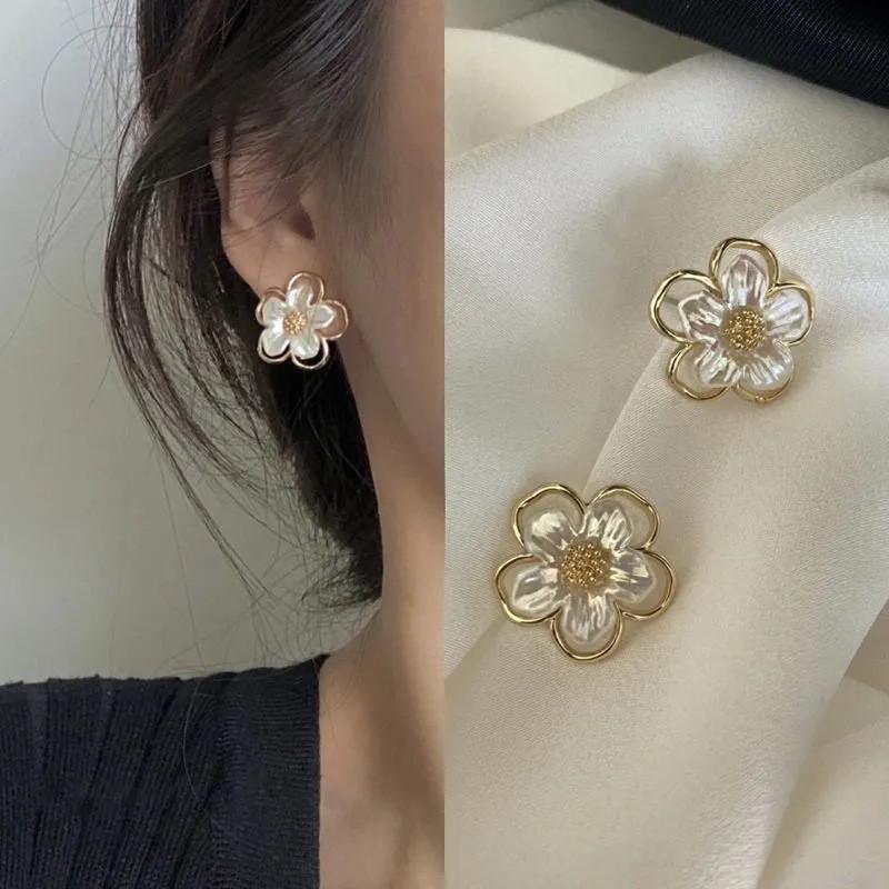 Trendy Korean Girlish Spring Flower Earrings: Versatile, Niche Design for Women