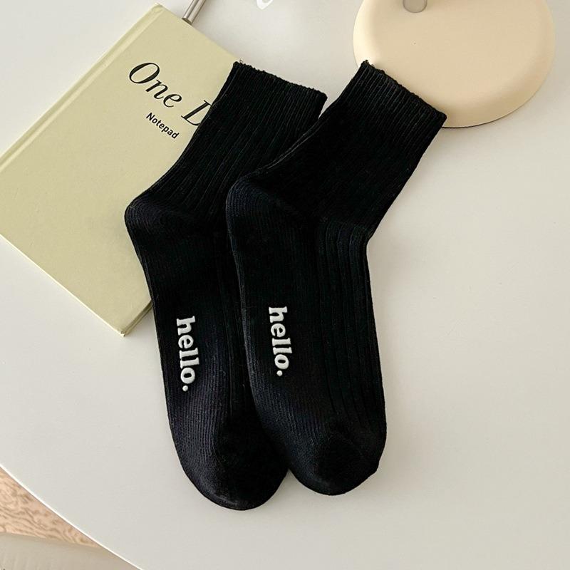 5 Pairs of New and Fresh Mid Calf Cotton Socks for Women In Autumn and Winter