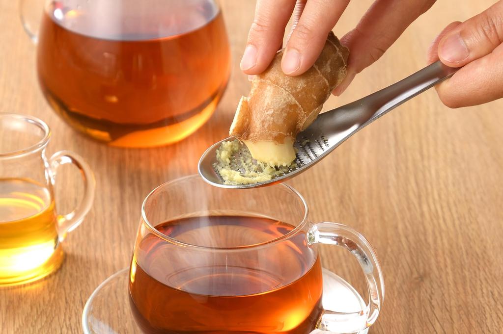 Oaks Leye Grater with Perfect for Ginger and Grates and Blends Cuts Fibers Made In Dishwasher LES3217 Spoon, Condiments, Easily, Smoothly, Japan,