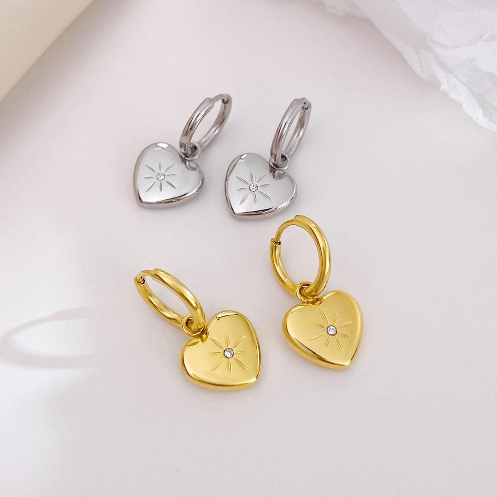 Heart-Shaped 14K Diamond Earrings – Sleek, Simple, and Trendy High-End Design.