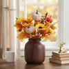 Bouquet Autunnale Artificiale con Zucche in Tessuto Foglie d'Acero Bacche di Grano, Fiori Finti e Decorazioni Autunnali per Centrotavola del Ringraziamento, Stagionale