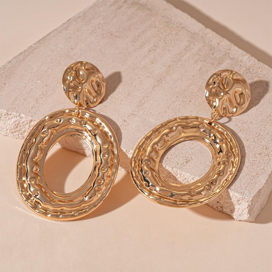 Digadagu Metal Pleated Oval Dangle Earrings New Women s Exaggerated Simple Earrings Zircon Accessories золотой