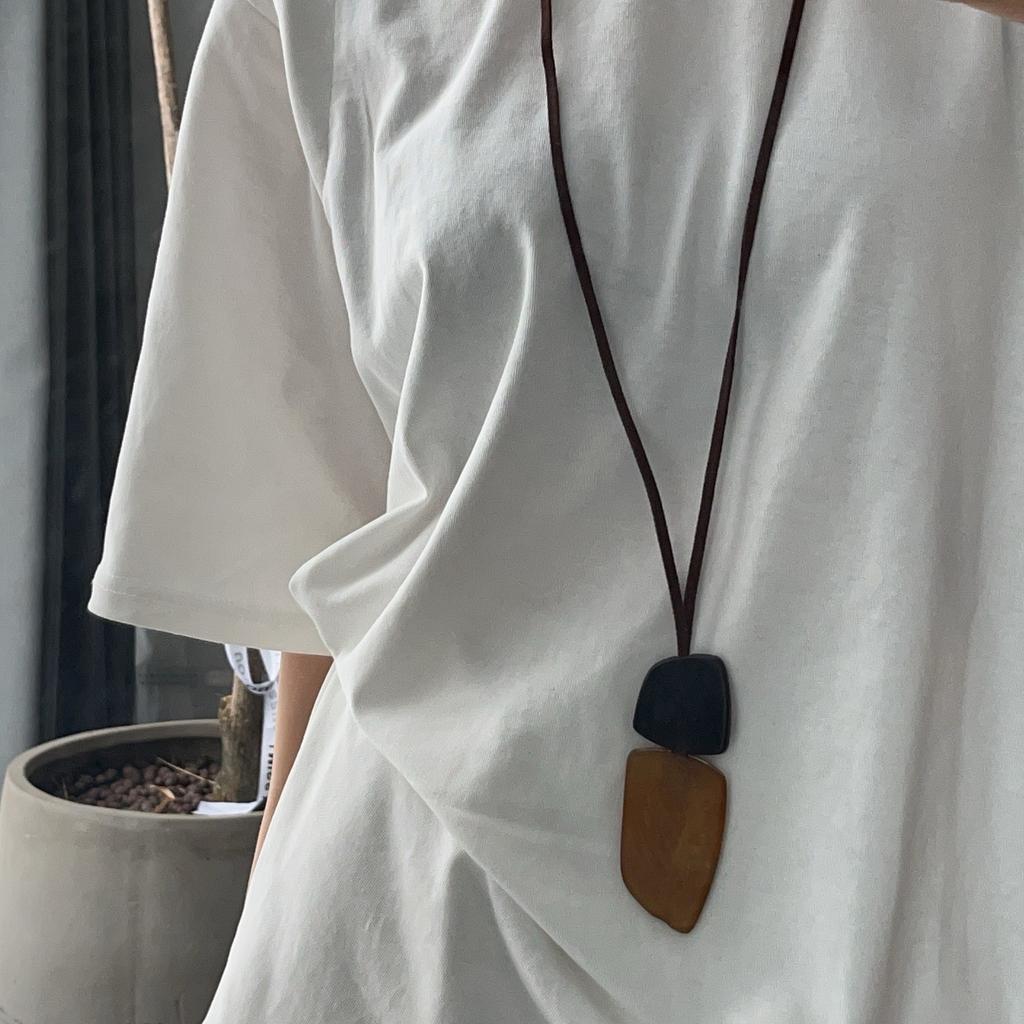 Wood chips irregular round square pendant necklace retro ethnic style collarbone chain design sense sweater chain women