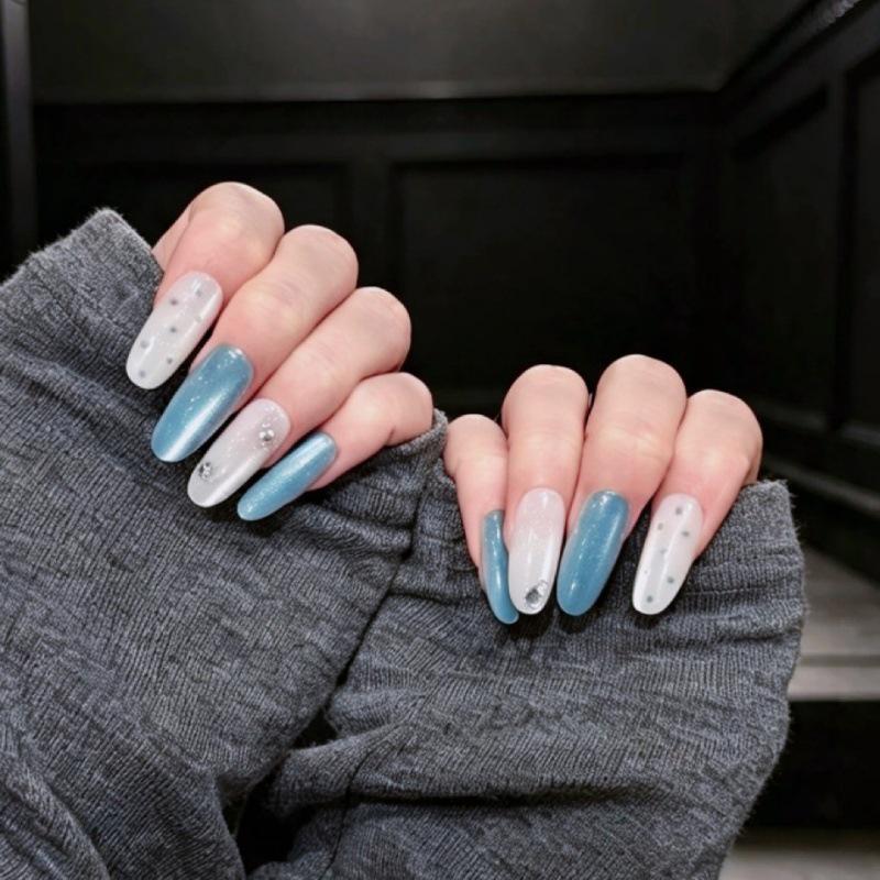 Korean-Style Blue Magnetic Light Wearable Nails, 2026 Moonlight White Zirconia False Nails