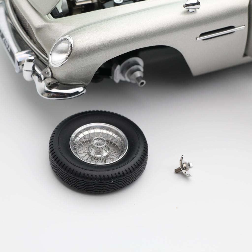 Freestyle XiaoGuang Model Aston Martin DB5 007 Goldfinger Bond Car 8251033 1/18 / (Finished Model)