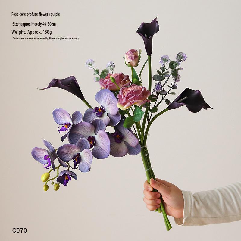 Luxuriöser künstlicher Blumenstrauß zur Dekoration von Wohn- oder Esszimmer