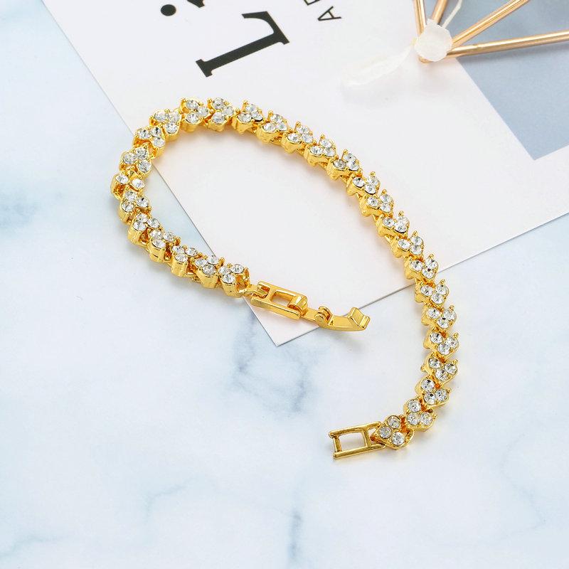 Heart-Shaped Rhinestone Silver-Plated Bracelet: Women's Crystal Fashion Hand Ornament