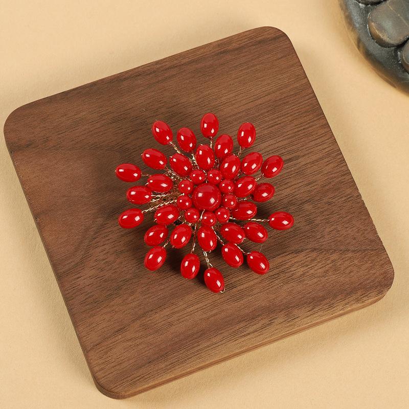 

Retro red woven bead brooch fashion ethnic style niche personality cardigan high-end temperament pin accessories women