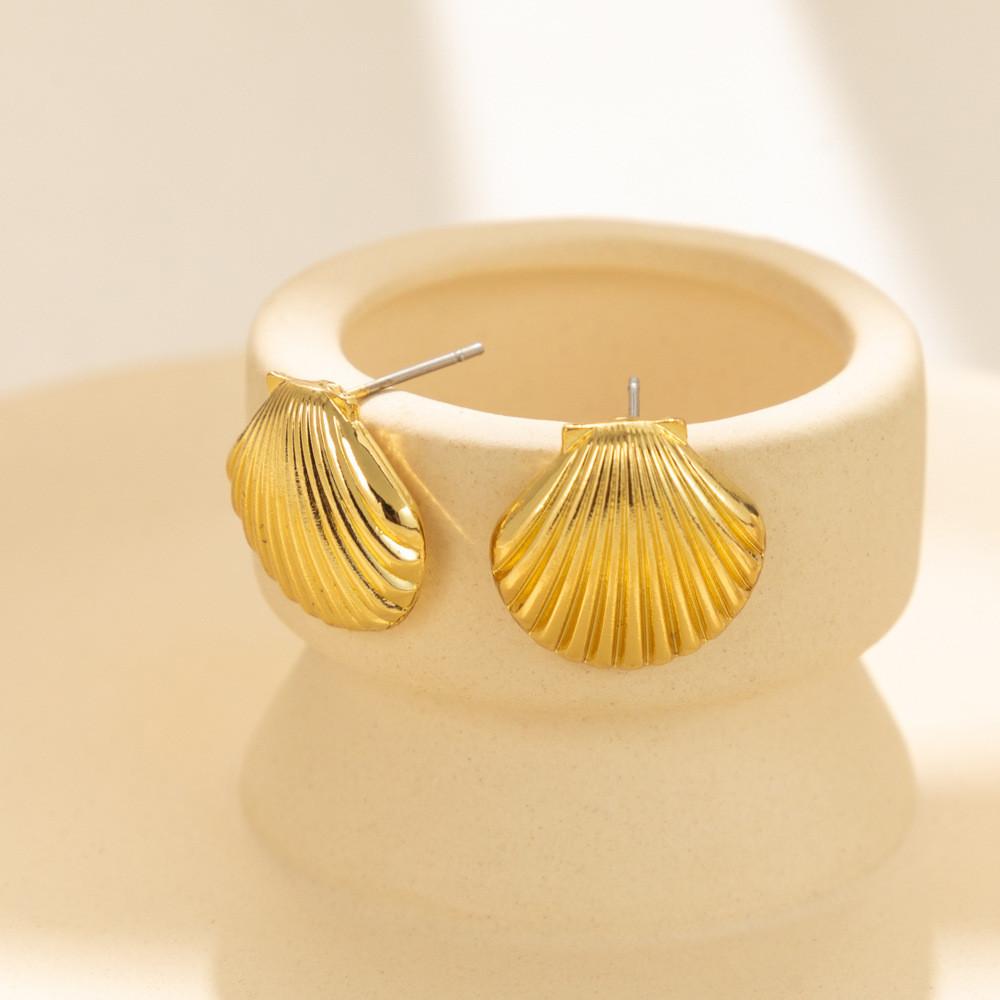 Gold Fashionable Shell Earrings For Women Simple And Elegant Design