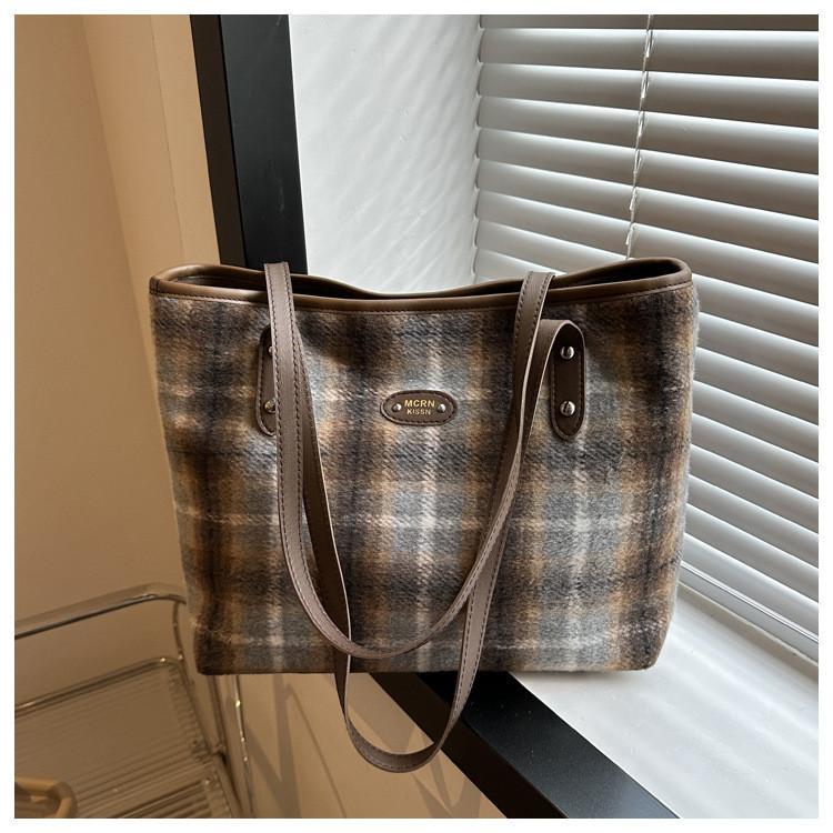 Fashionable Winter Woolen Plaid Tote Bag 2023 Stylish Casual Shoulder Handbag Soft Texture