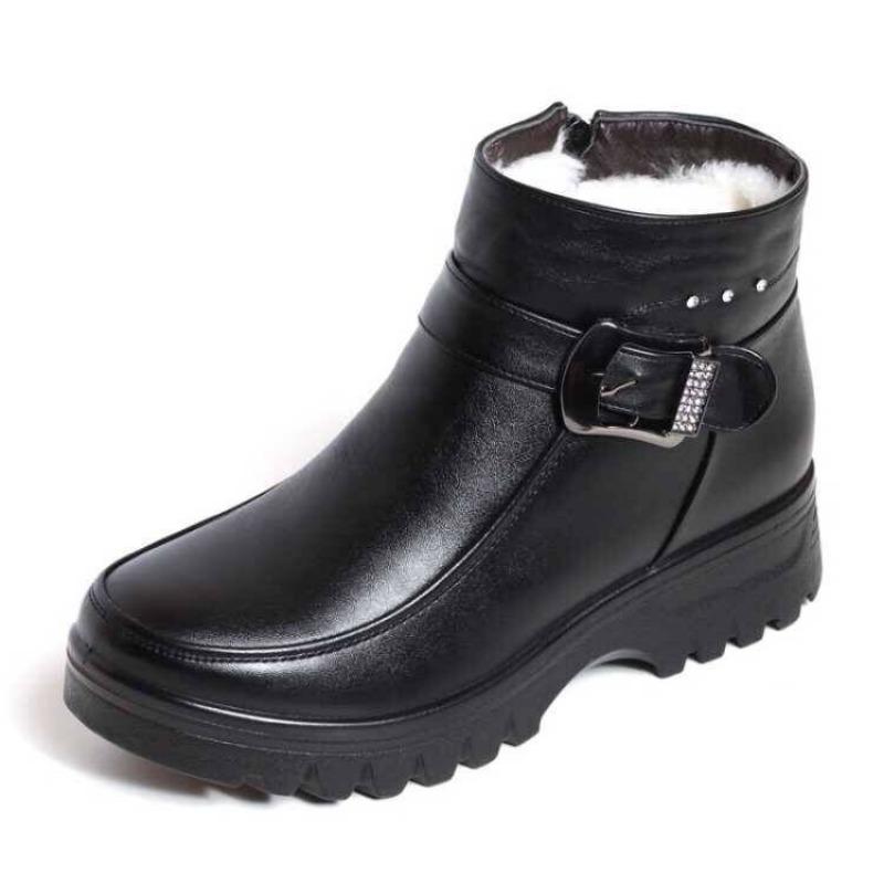 Winter cotton shoes velvet warm short boots flat bottom non-slip elderly leather shoes soft sole medium and old cotton boots women