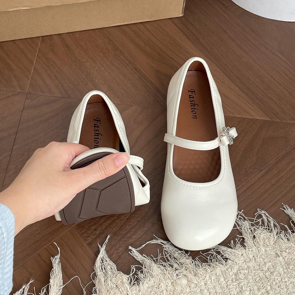 Red retro premium French flat bottom shallow mouth single shoes women's summer 2025 new with skirt versatile Mary Jane shoes