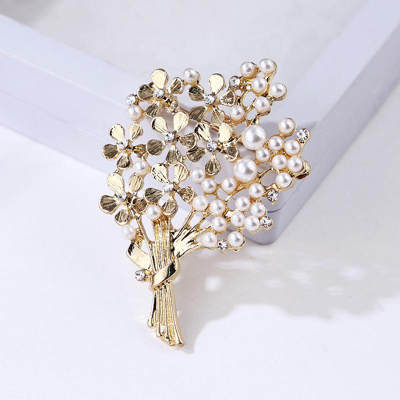 Bouquet Pearl Brooch Temperament Creative Elegant Pin for Women Coat Trench Coat Accessory Exquisite Hypoallergenic Long-Lasting Color Gift