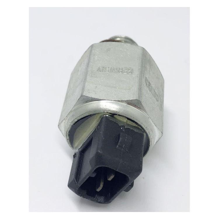 Engine Oil Pressure Switch for BMW E31 E32 E38 E39 (Part No. 12611715504)