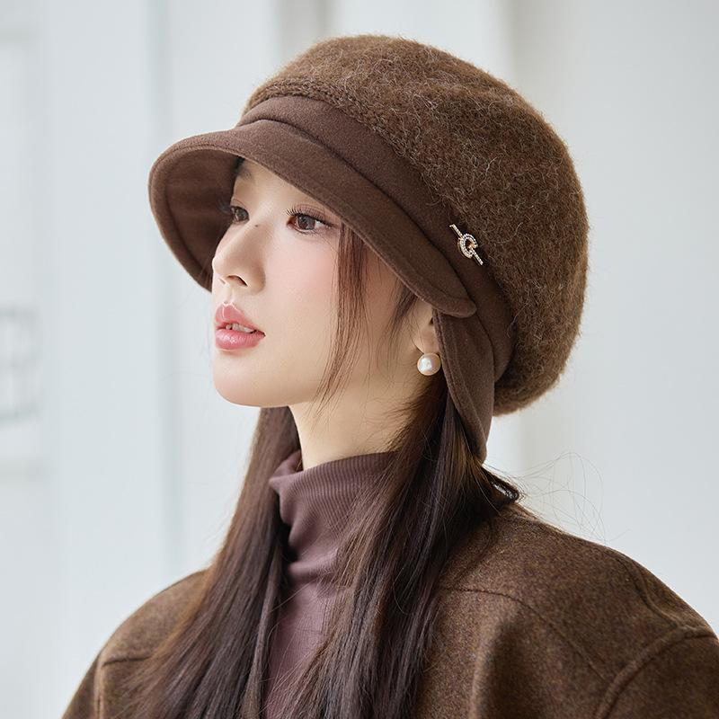 Autumn and Winter New Versatile Metal Logo Beret Casual Windproof Pleated Painter Hat British Style Warm Hat Women