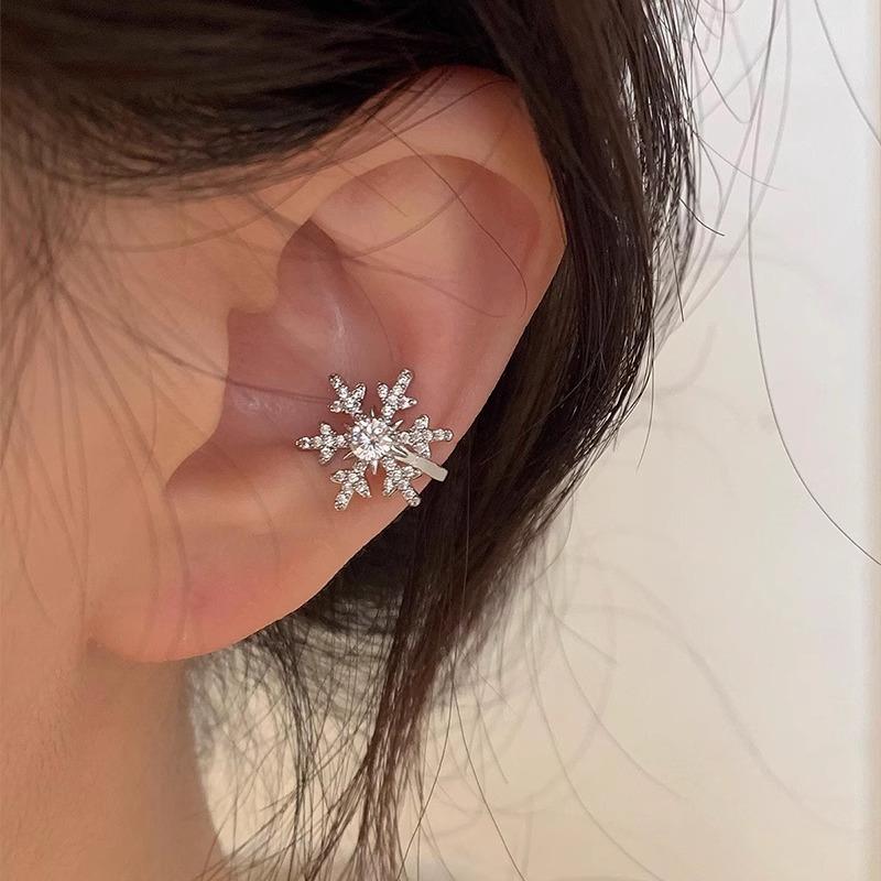 1Pair of Elegant and Exquisite Snowflake Earrings for Women, Unique Design, Simple Daily Earrings