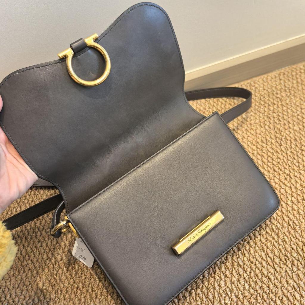 [Pre-Owned] Gray Leather Crossbody Bag - Very Good #ZCBQSE