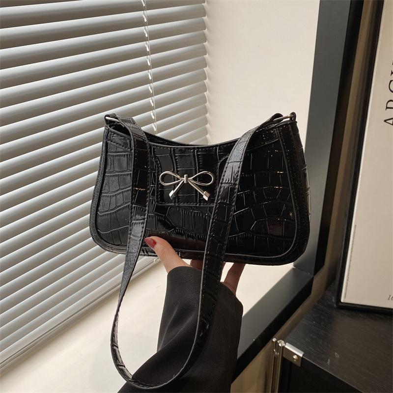 

Новая красивая сумка-багет с бантом на плечо, высококачественная текстура, универсальная модная однотонная сумочка, женская сумка чёрный