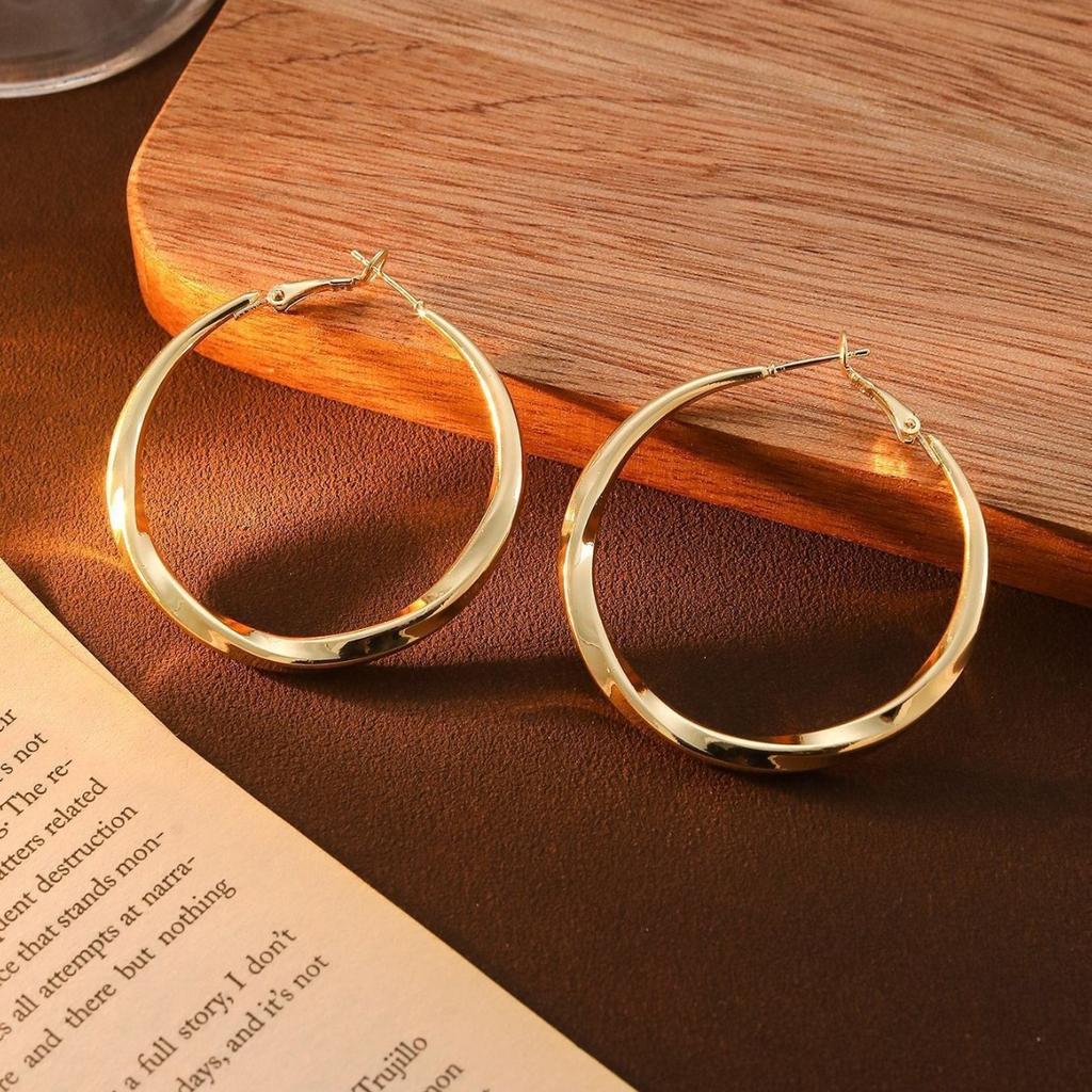 Earrings Twisted Plain Ring Earrings Women'S Simple Cold Wind Ear Acupuncture Commuting Advanced Sense Light Luxury Ear Jewelry