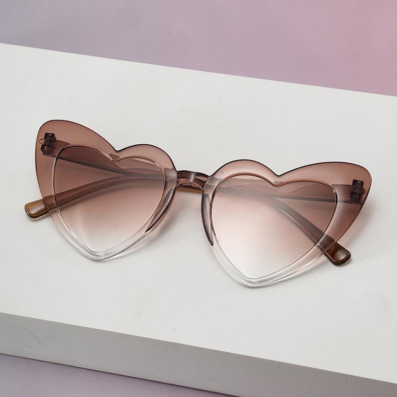 Trendy Heart-shaped Sunglasses for Women Retro Fashion UV Protection Lightweight Eyewear Ideal for Beach Party Festival Vacation