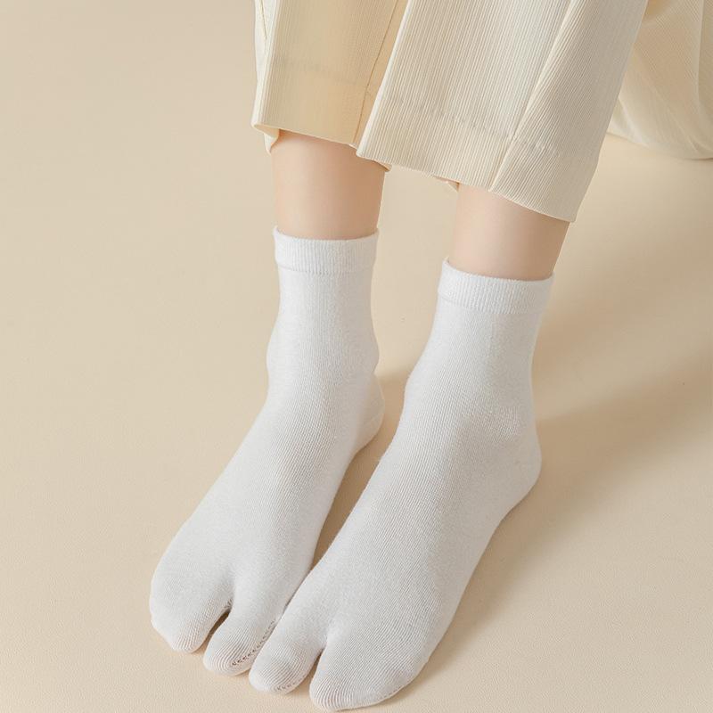 Women's Solid Color Split Toe Mid-Calf Socks for Geta - Suitable for Spring, Autumn, and Summer