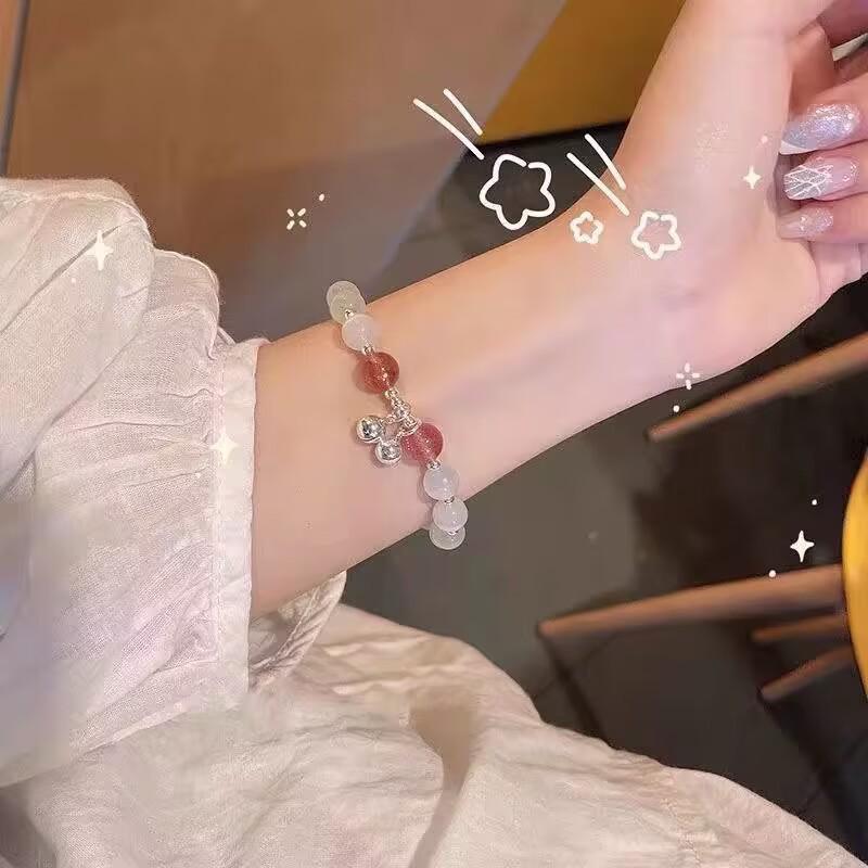 Graues Mondlicht Glas Schmetterlingsarmband - Trendiges, vielseitiges Design für Frauen und Studentinnen