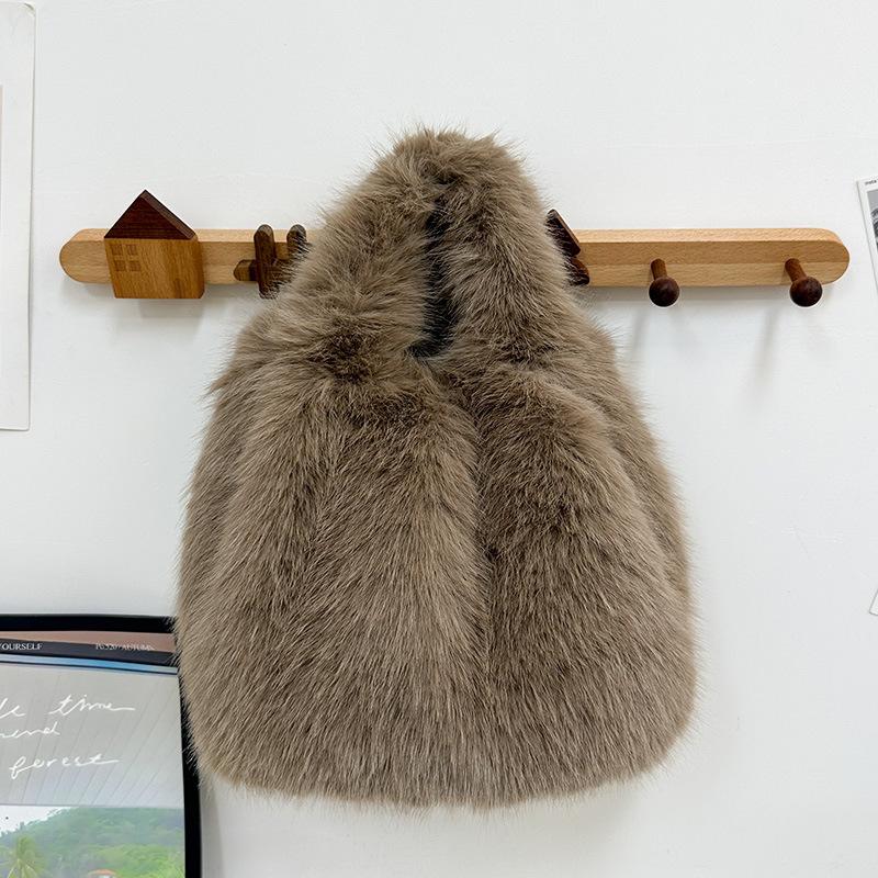 Wrist Bag New Handheld Fur Bag Autumn and Winter Imitation Fox Hair Bucket Plush Bag Textured Versatile Hand Bag