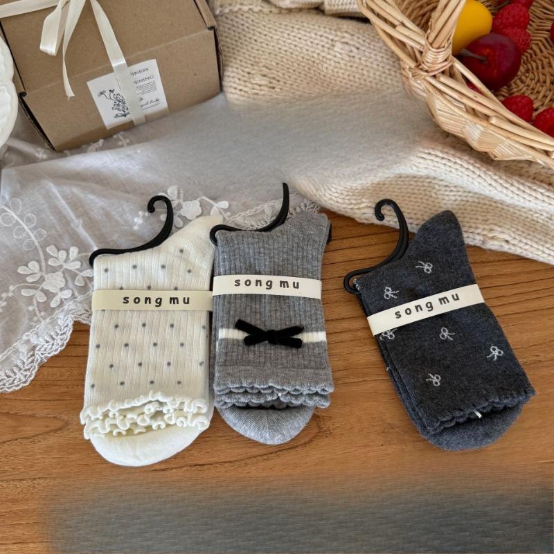 Boneless Socks, Women's Mid-calf Socks, Autumn and Winter Retro Girls' Bow Pile Socks, Women's Socks