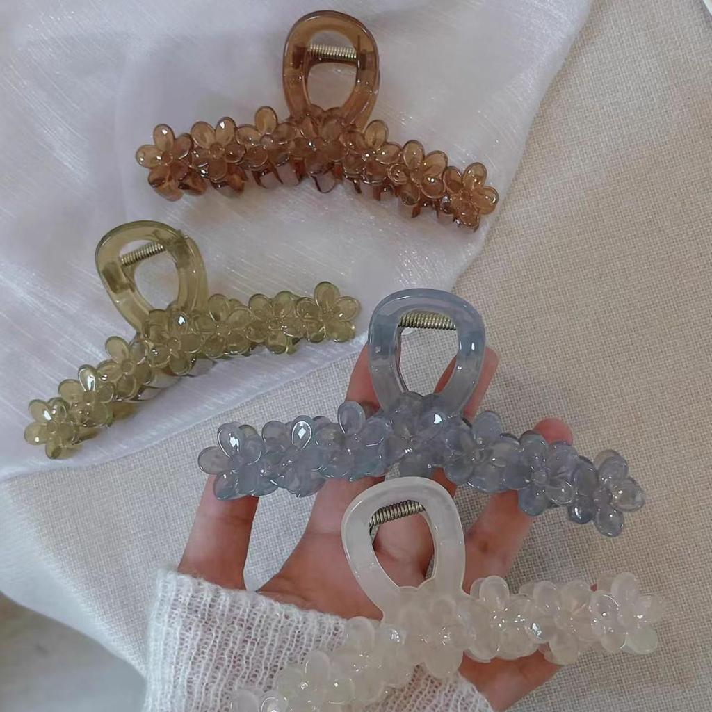 Large French Retro Claw Hair Clip for Elegant Women's Hairstyles.