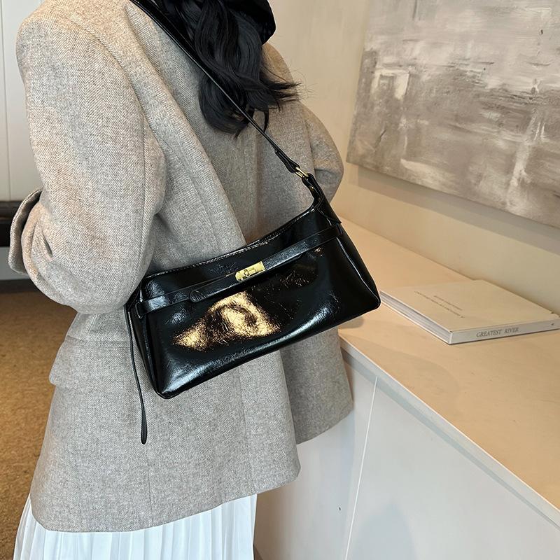 Premium retro oil wax leather small bag women's 2025 new casual versatile messenger bag fashionable shoulder armpit bag