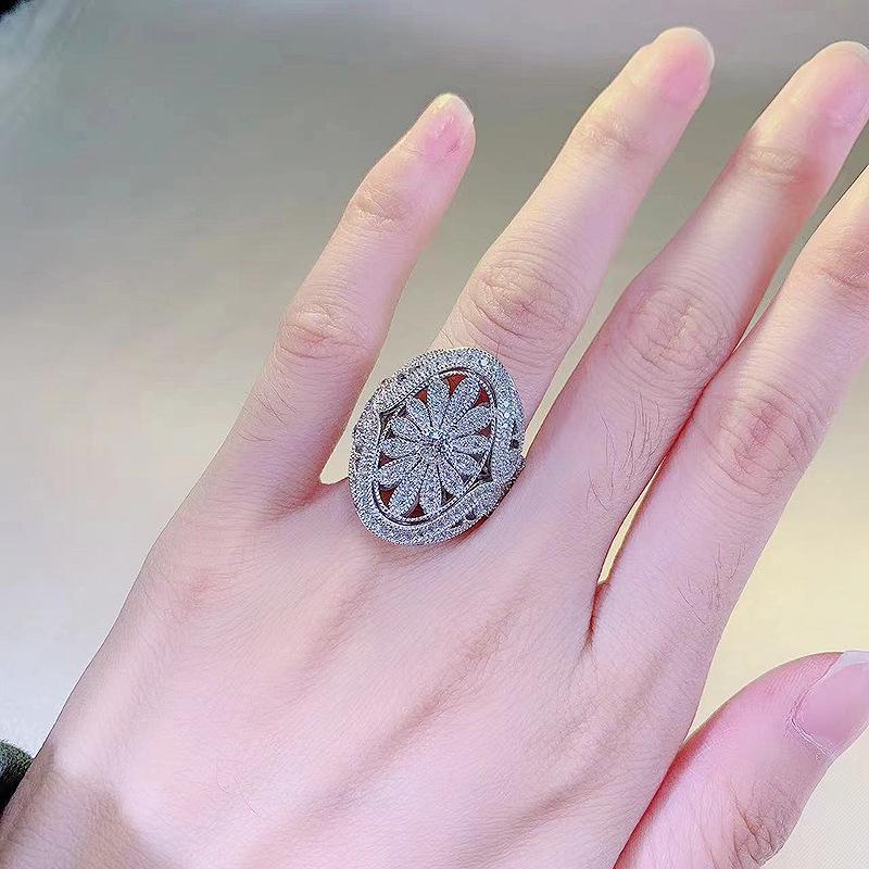 Zhuo Zhifan 2023 S925 Silver Gold-Plated Oval Ring with Diamonds