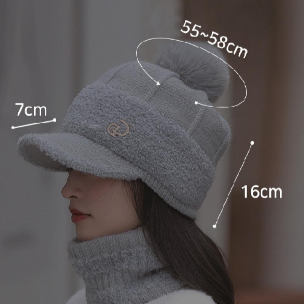 Cappello invernale da donna in poliestere con pelliccia sintetica e ponpon