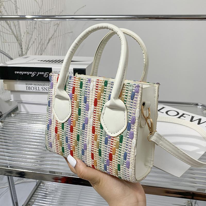 

Сумка зарубежного тренда 2024 года, осень, новая мода, простая сумка-мессенджер, повседневная, нишевая, маленькая квадратная сумка, сумка через плечо белый