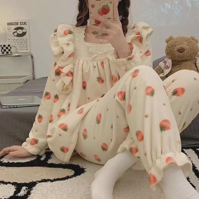 Women's Sweet Lace Velvet Pajama Set - Coral Velvet & Flannel, Square Collar Home Wear